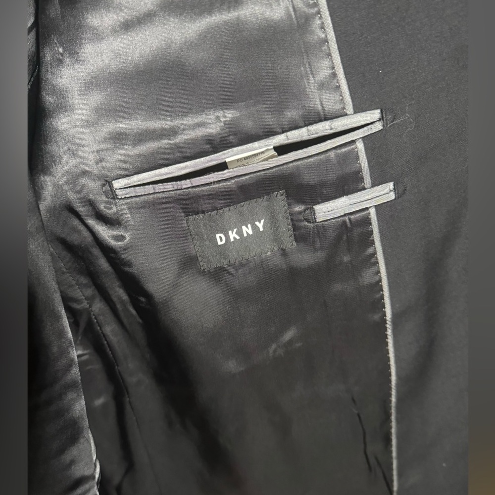 DKNY Men's Black 2 pc Suit Coat Pants Set, Blazer & Slacks, 46Reg 39-41waist NWT - Picture 6 of 9